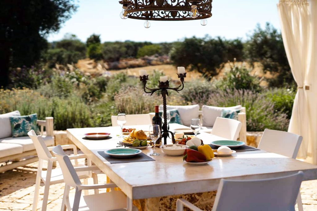 Puglia-outdoor-dining.web.HT